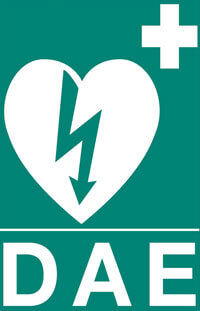 DAE Un Défibrillateur Automatisé Externe (DAE) est un dispositif médical qui aide à la réanimation de victimes d’arrêt cardiaque.